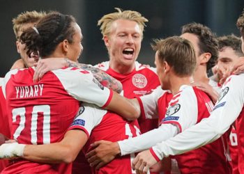 To ensure equal pay for women, Danish male football players are refusing wage increases.
