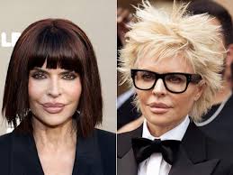 With her new blonde hair, Lisa Rinna attends Paris Fashion Week.