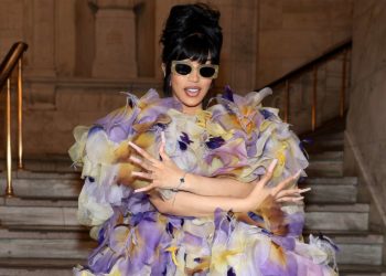 Cardi B sparks pregnancy rumors by wearing an enormous dress and arriving to the Marc Jacobs fashion presentation in sty