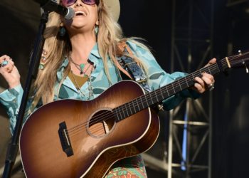 The biography of Lainey Wilson