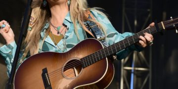 The biography of Lainey Wilson